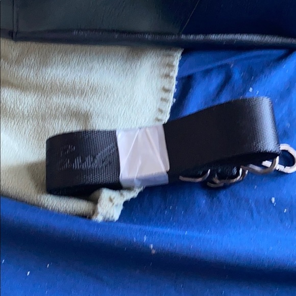 Men’s leather side satchel - Picture 4 of 6